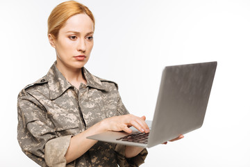 Qualified serious officer receiving secret data