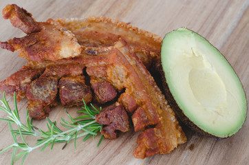 Crunchy pork bacon and avocado. Chicharrón.