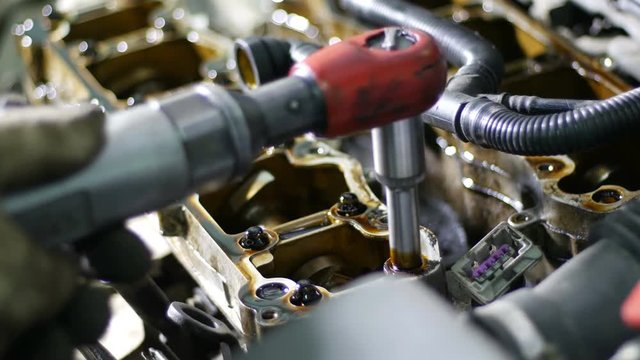 mechanic repair valve engine