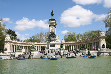 Fototapeta na wymiar Madrid Monument Alfonso XII Retiro