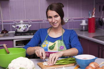 woman cuts green onions
