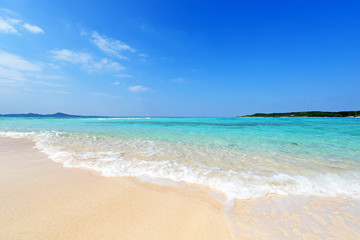 沖縄の美しい海とさわやかな空