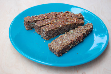 Honey and nut bars with sunflower seeds