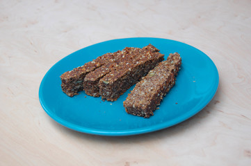 Honey and nut bars with sunflower seeds