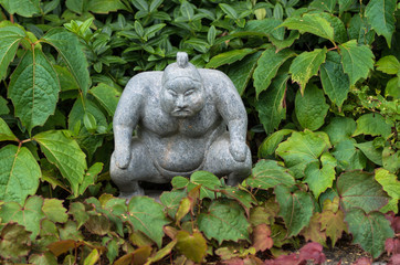 Sumo Ringer im Garten