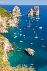 wspaniały pejzaż klifów na wyspie capri, włochy
 - obrazy, fototapety, plakaty