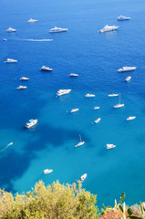 Fototapeta na wymiar wspaniały pejzaż klifów na wyspie capri, włochy 