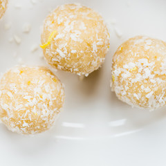 Homemade Raw Vegan Coconut and Lemon Truffles