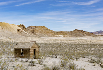 abandonned hut