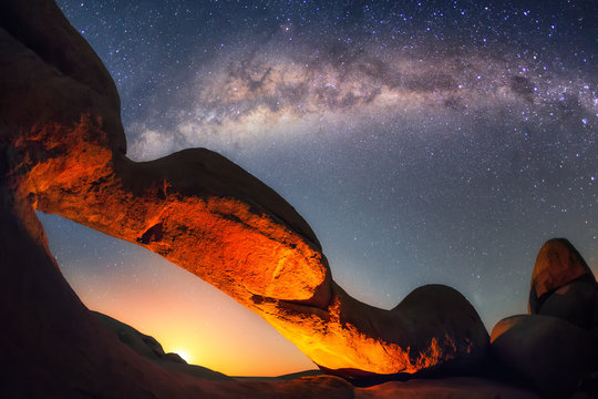 Moonrise at the Spitzkoppe’s arch.