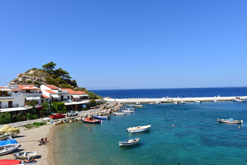 Fischereiihafen in Kokkari auf Insel Samos in der Ostägäis - Griechenland 