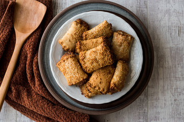 Pastries with Tahini and Sesame / Tahinli Corek