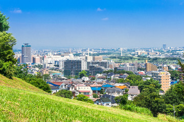 Fototapeta premium 青空が広がる住宅街