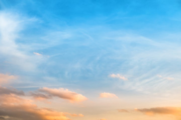 Obraz premium Beautiful dramatic sunset