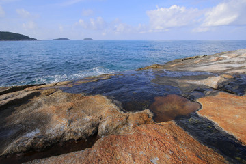 Fototapeta na wymiar Beautiful sea and clearly blue sky in Phuket island