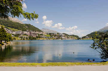 St. Moritz, Dorf, St. Moritzersee, See, Bergsee, Uferweg, Wanderweg, Wassersport, Corviglia, Alpen, Schweizer Berge, Engadin, Oberengadin, Sommer, Graubünden, Schweiz