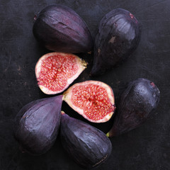Whole and cut figs