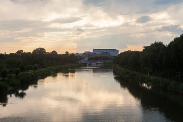 Obraz premium Abendstimmung am Mittellandkanal
