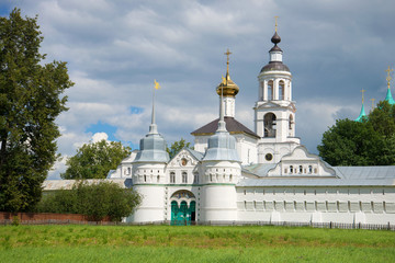 Fototapeta na wymiar Holy gate, and St. Nicholas church of the Svyato-Vvedensky Tolgsky convent in the summer landscape. Yaroslavl, the Golden ring of Russia