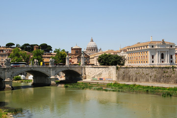 Roma, il Tevere e San Pietro da ponte Sant'Angelo