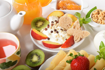 White and yellow cheese with green pepper