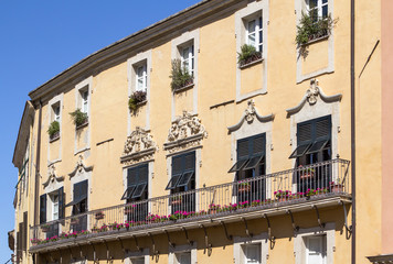 Fototapeta na wymiar Beautiful old house facade in Italy