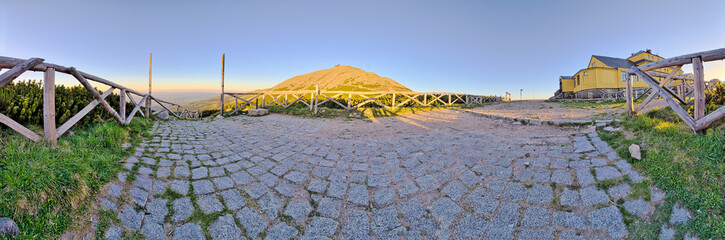 Śnieżka - Karkonosze - Sudety - Góry © sanzios