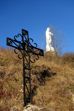 Vierge et enfant au Rocher de Bonnevie &agrave; Murat, Cantal, France