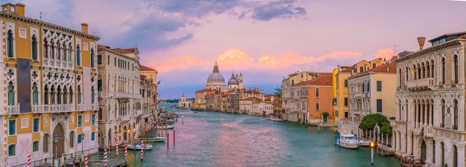 Fototapete Rund Canal Grande in Venedig, Italien mit Basilika Santa Maria della Salute © f11photo