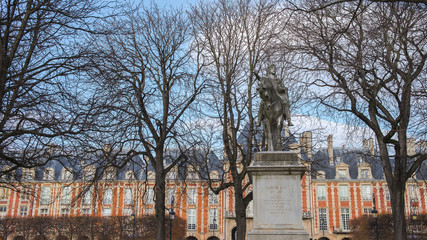 Naklejka premium Paris, place des Vosges, in the Marais, pink facade 