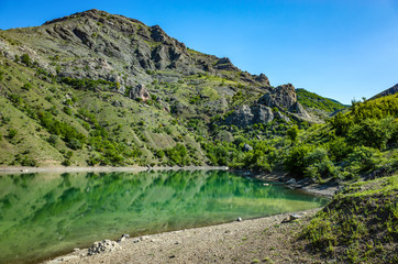 Fototapeta na wymiar Lake Panagia in Zelenogorie, Crimea