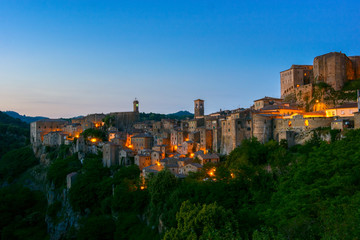 Obraz premium Evening view of Sorano, Tuscany, Italy