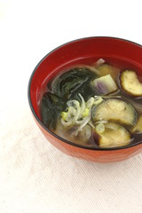 茄子の味噌汁　家庭の味