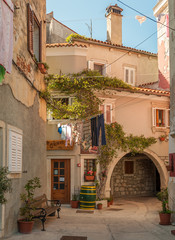Fototapeta na wymiar Old houses and archway in Cres