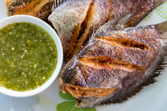 Trichogaster pectoralis, fried salid fish thai food