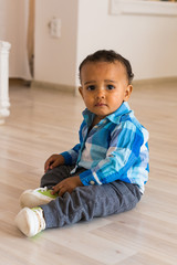 Naklejka premium Cute little boy at home