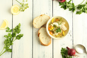 Fischsuppe Fisch Suppe Tisch overhead Topview 