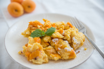 Kaiserschmarrn mit Aprikosen