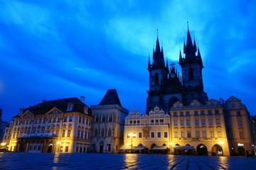 Fototapeta na wymiar PRAGUE, CZECH REPUBLIC - JULY 25, 2017 : beautiful night cityscape of Prague's old town square.