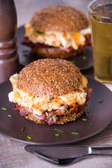 Schinkenspeck-Rührei-Burger