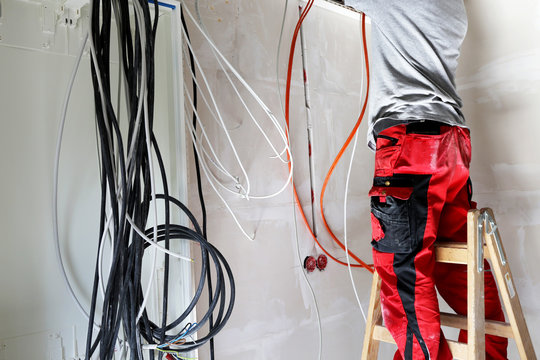 Elektroinstallation an einem Rohbau (Elektriker)