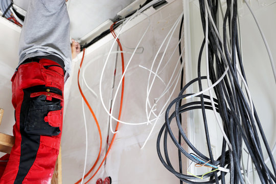 Elektroinstallation an einem Rohbau (Elektriker)
