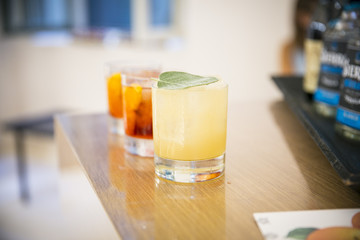 Long Drink auf Bartresen