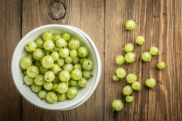 Fresh gooseberry in a white bowl.