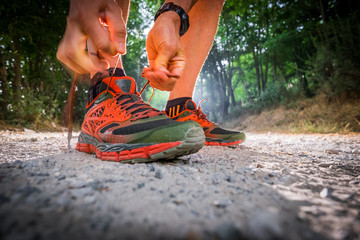 Primo piano su scarpe da corsa