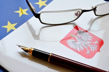 godło Polski na tle flagi UE - obrazy, fototapety, plakaty