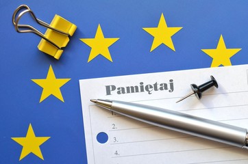 pióro na tle flagi UE © Pio Si