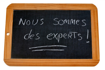 Fototapeta premium Nous sommes des experts écrit sur une ardoise