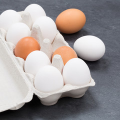 Eier Schachtel Eierschachtel Ei quadratisch Schieferplatte Essen