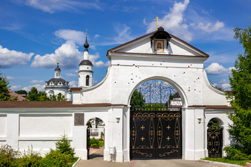 Fototapeta na wymiar Svyato-Nikolskiy Chernoostrovskiy convent monastery in Maloyaroslavets